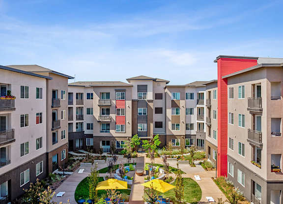 Aerial view of courtyard at The Braydon Apartments in Napa CA
