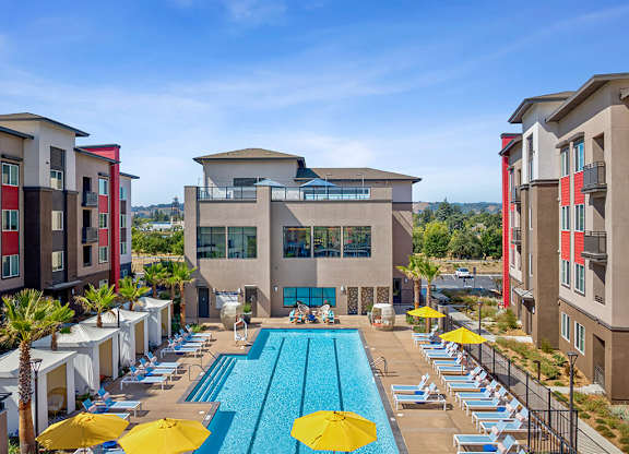 Pool at The Braydon Apartments in Napa CA