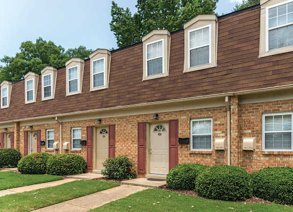 Exteriors at Whispering Oaks Apartments in Portsmouth VA