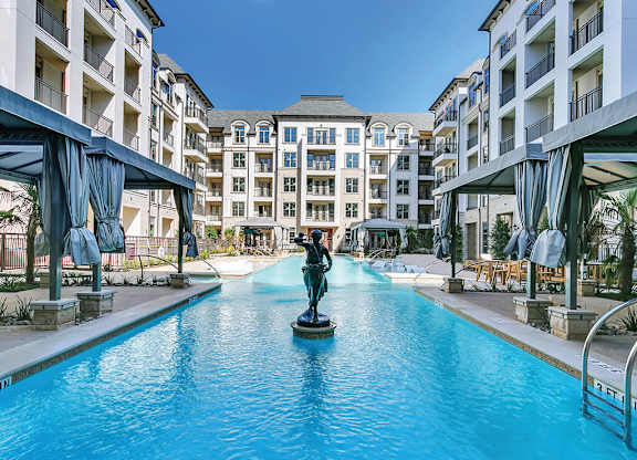 Pool at The Huntington Apartments in Plano TX