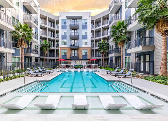 Pool full view at Heights at 1520 Apartments in Houston TX