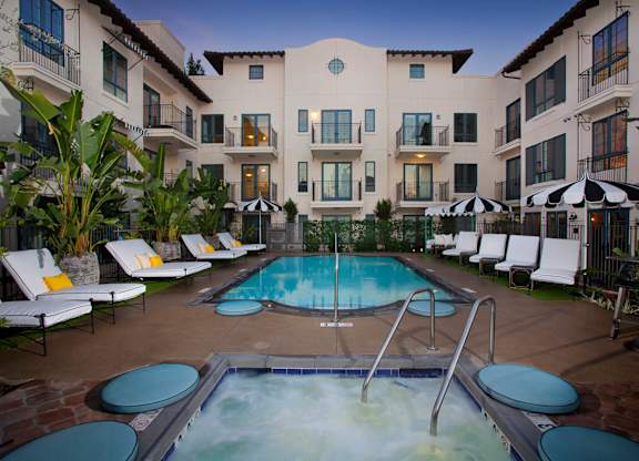 Pool Royal Plaza