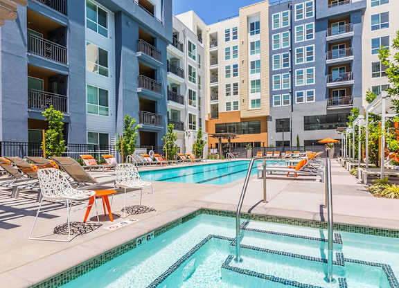 Pool spa at 808 West in San Jose CA