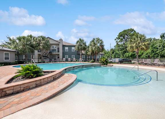 Outdoor pool at Fallbrook Ranch in Houston TX
