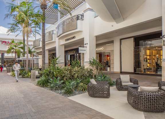 Shopping near Rivair Apartment Homes