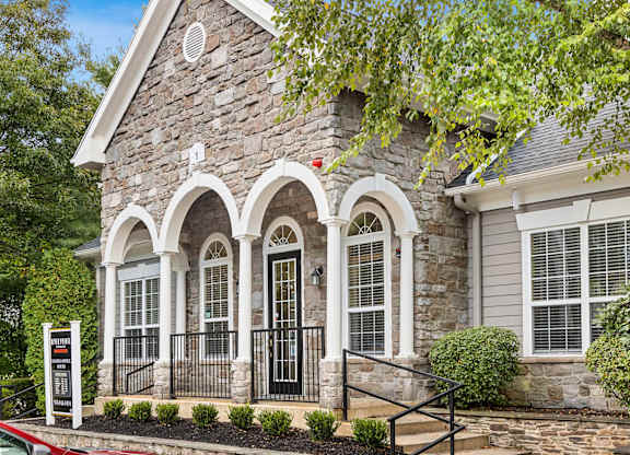 River Pointe at Den Rock Park Lawrence MA Exterior Leasing Office entrance