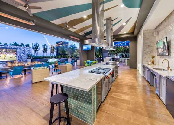 Rooftop lanai area at Avel Apartment Homes in Orange CA