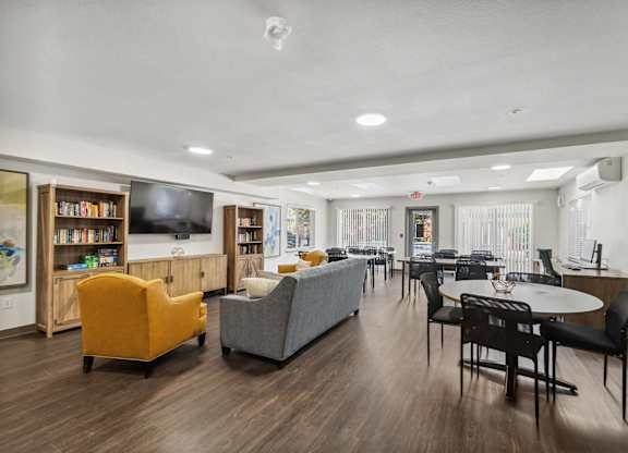 Social lounge at Auburn Court Apartments in Auburn WA