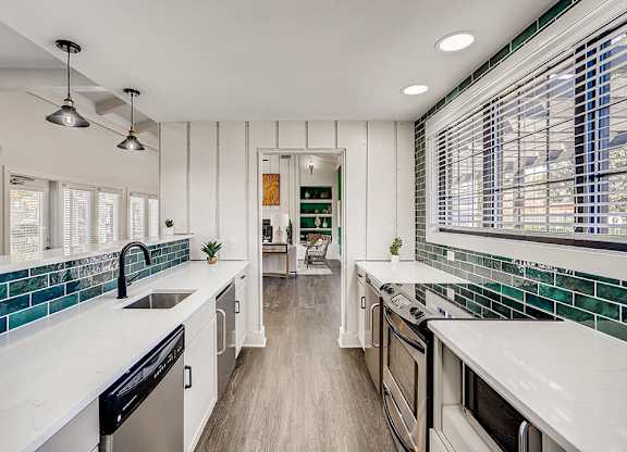 Social Lounge Kitchen at Sienna at Cherry Creek Apartments in Denver CO