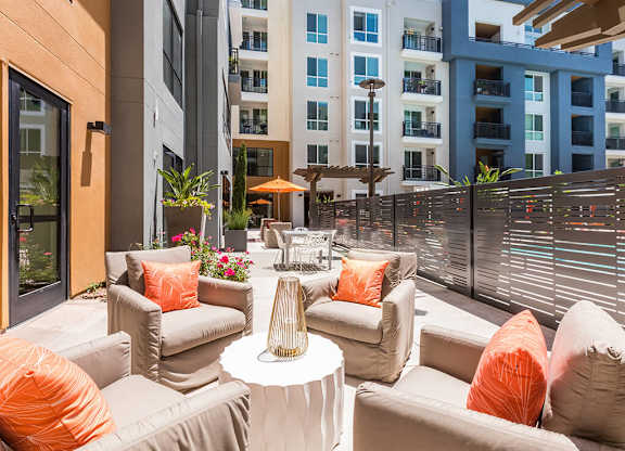 Social lounge outdoor patio at 808 West in San Jose CA