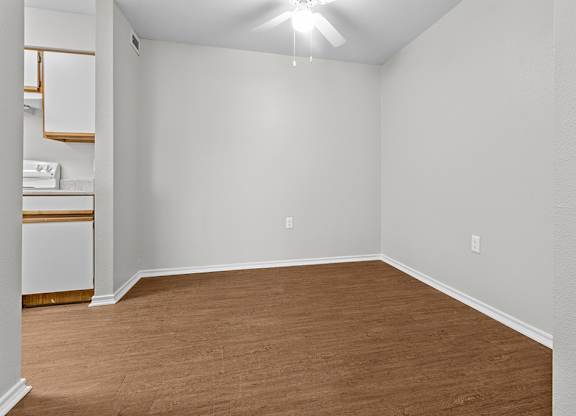 Traditional dining space at Valley Ridge Apartments in Lewisville TX