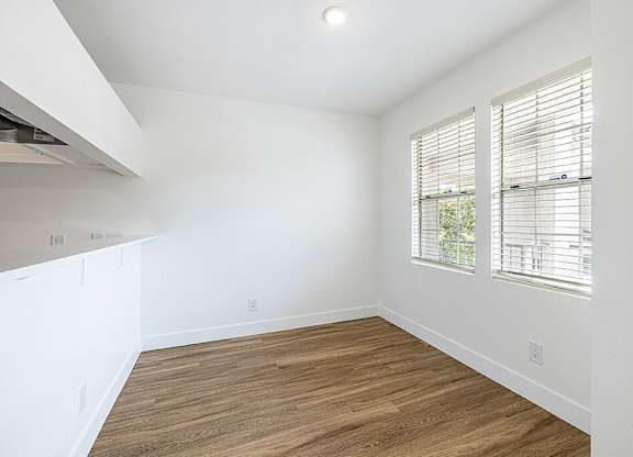Dining room at Marquessa Villas Apartmetns and Townhomes in Corona CA 