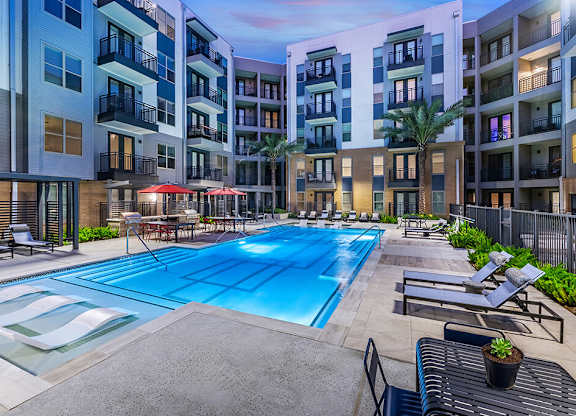 West pool area at Heights at 1520 Apartments in Houston TX