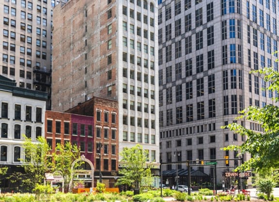 Street view of Vinton and surrounding buildings in Downtown Detroit.