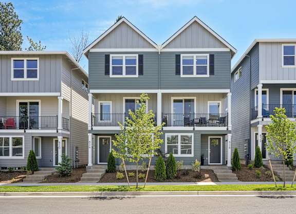 Exterior View at Holmes Park Townhomes, Oregon City, OR