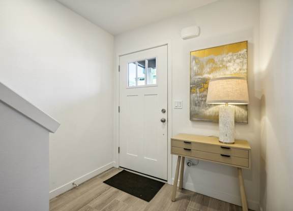 Front Door And Desk at Holmes Park Townhomes, Oregon City, OR, 97045