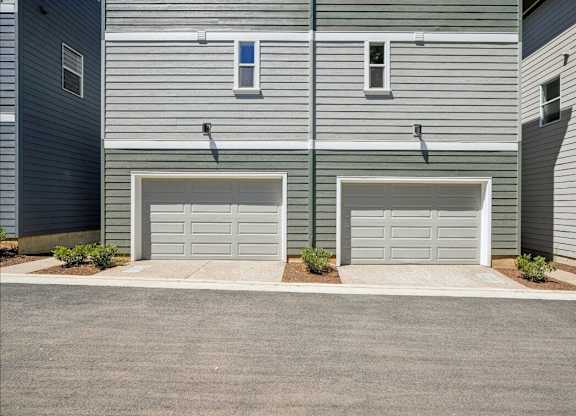 Garages Available at Holmes Park Townhomes, Oregon City