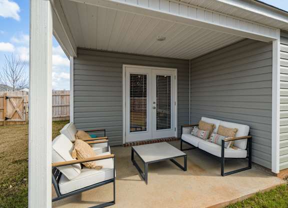 Outdoor Porch at The Grove Moundville, Moundville, AL, 35474