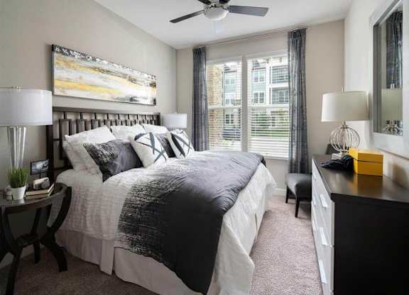 Bedroom with queen sized bed