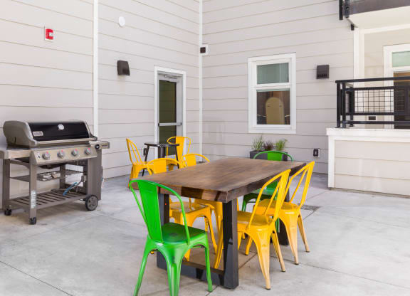 the patio at the whispering winds apartments in pearland, tx