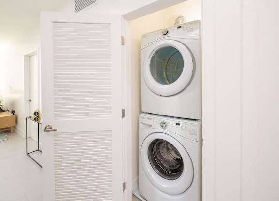 In unit washer and dryer at Idea1 Apartments in in San Diego CA