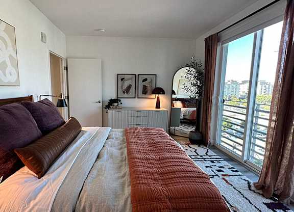 Large bedroom at Idea1 Apartments in in San Diego CA