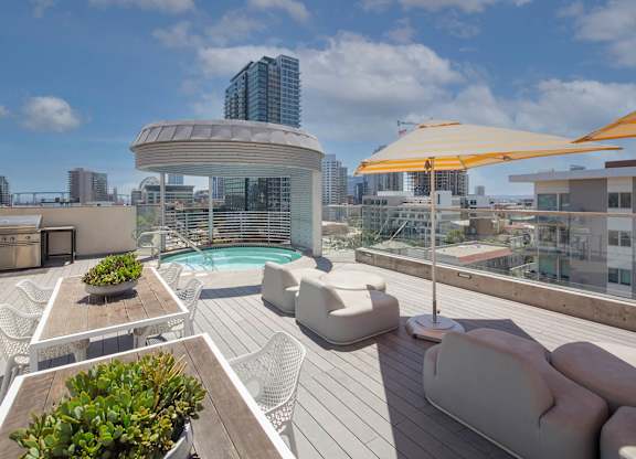 Rooftop lounge spa at Idea1 Apartments in in San Diego CA