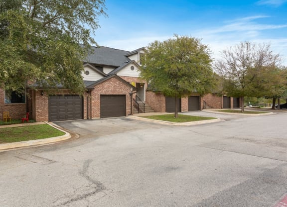 Exterior Landscape at The Vista on Brodie, Austin, TX, 78745