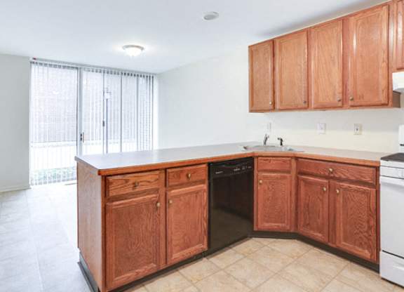 Amherst Manor Apartments - Eat-In Kitchen - Appliances Included – Ask for a Tour - Pet Friendly