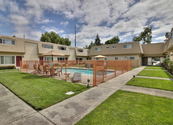 courtyard, grass and walkways at St. Croix, Mountain View, CA