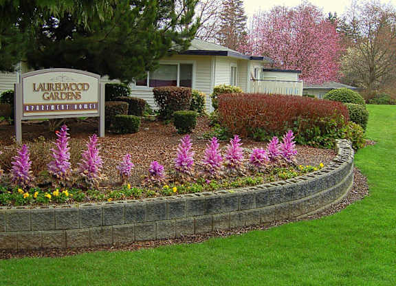 A garden with a sign that says Lauriewood Gardens.