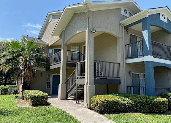 Property Exterior at Rosillo Creek Apartments, San Antonio