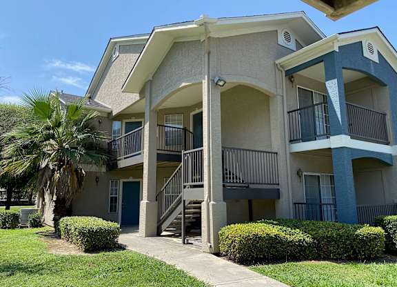 Exterior View at Rosillo Creek Apartments, Texas, 78218