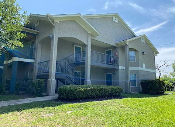 Elegant Exterior View at Rosillo Creek Apartments, San Antonio, TX