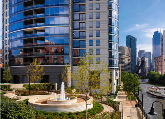 Exterior photo of fountain, terrace, and Riverwalk with Kingsbury Plaza facade in the background at Kingsbury Plaza, Chicago, IL, 60654