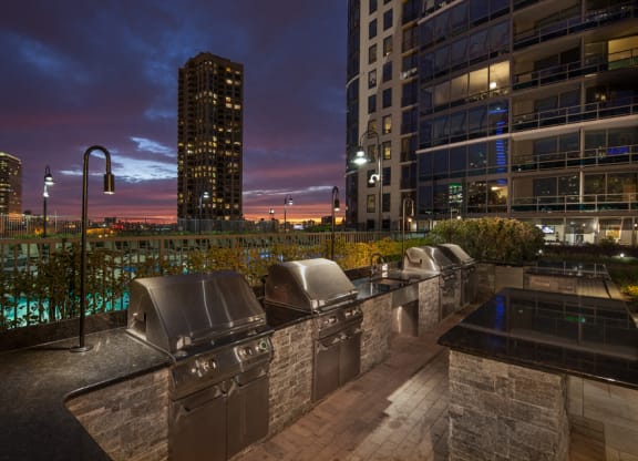 Outdoor grilling area at dusk with slight sunset and Kingsbury Plaza facade in the background at Kingsbury Plaza, Illinois