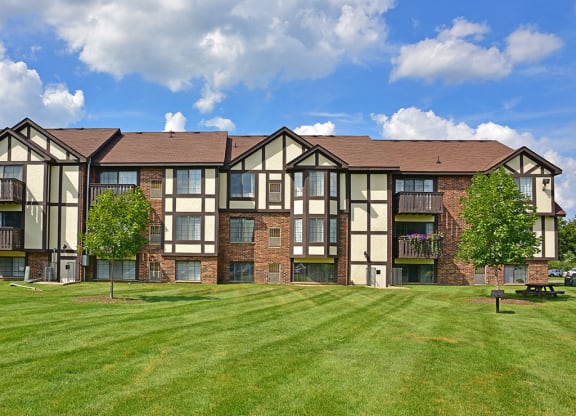 Prime Walking/Jogging Conditions at Charter Oaks Apartments, Davison, MI, 48423