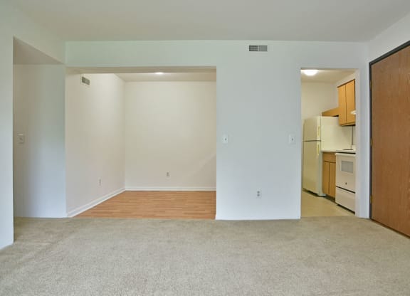Open Floor Plan for Custom Interiors at Charter Oaks Apartments, Davison, MI, 48423