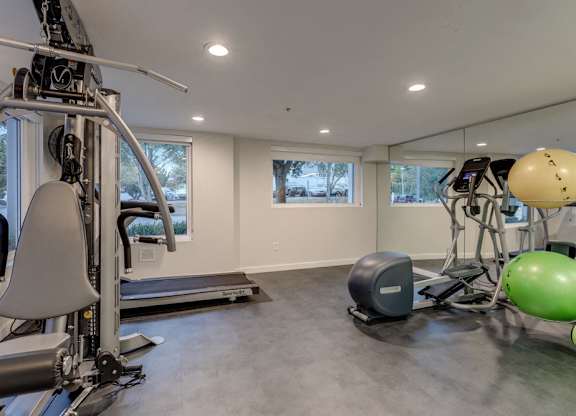 Fitness Center at Sir Gallahad Apartment Homes, Bellevue, WA, 98004