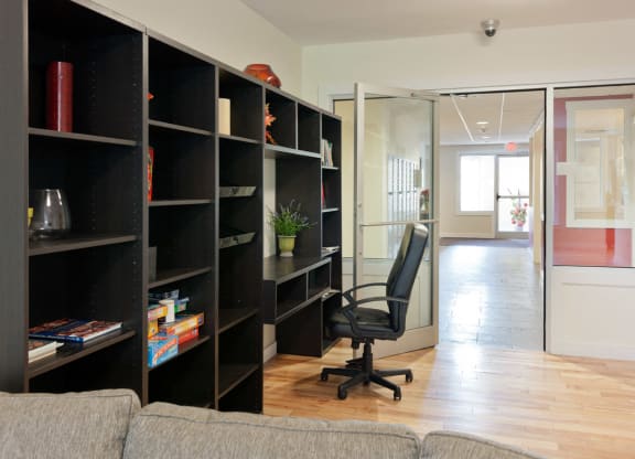 Built-in Desk and Shelving at Park87, Cambridge, MA 02138