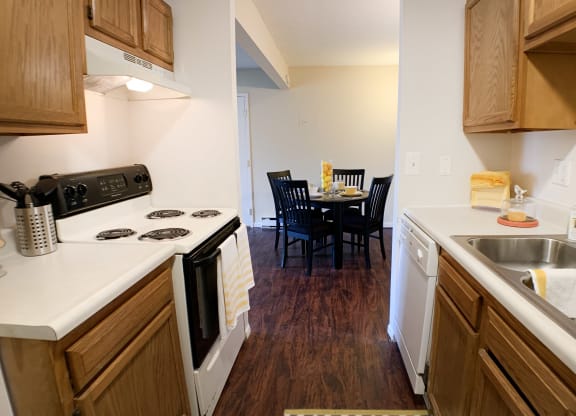 Fully Equipped Kitchen at Crown Station Apartments, Ohio, 45102