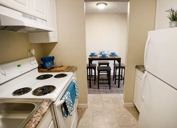 Kitchen and dining at Oakwood Apartments, Florence, KY, 41042