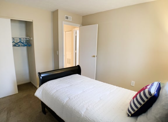 Bedroom with cozy bed and cabinets at Oakwood Apartments, Kentucky, 41042