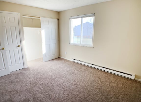 Room with window at Oakwood Apartments, Kentucky, 41042