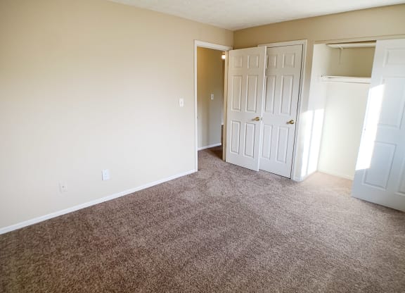 Room with wooden floor at Oakwood Apartments, Florence, KY, 41042