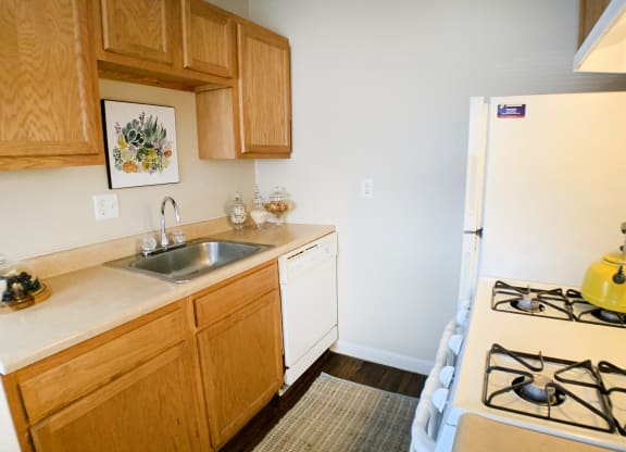 kitchen at Wentworth Estates Apartments, Kentucky