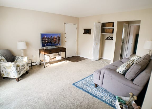 living room at Wentworth Estates Apartments, Florence