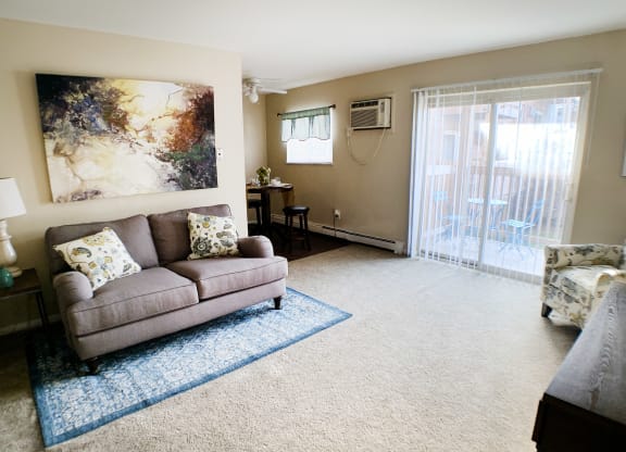 living room at Wentworth Estates Apartments, Florence