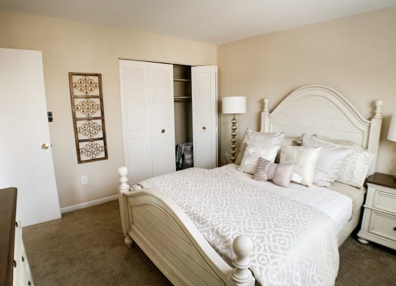 bedroom at Wentworth Estates Apartments, Florence