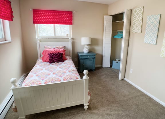 bedroom at Wentworth Estates Apartments, Florence, KY